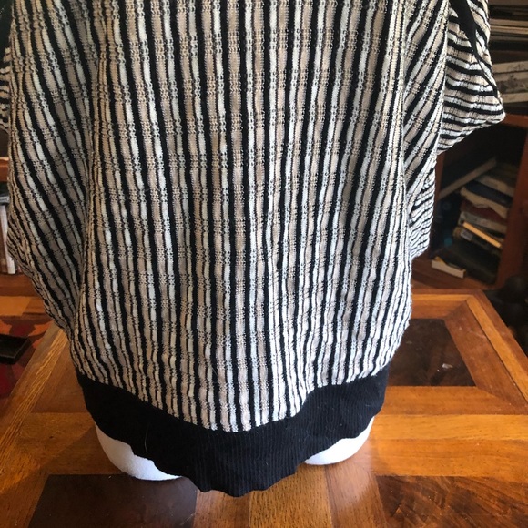 *B2G1* CHIC LAUNDRY BY DESIGN COCOON SWEATER XS! - Picture 3 of 10